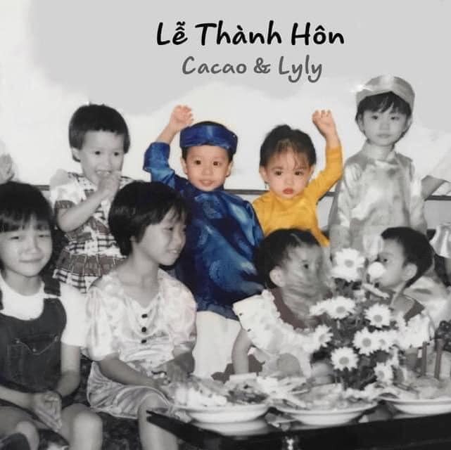 [Góc dễ thương]
Đặt gạch 1 nụ hôn từ 23 năm trước mới cưới được em ❤ 

Trong các bộ phim ngôn tình, chuyện cặp đôi là ‘thanh mai trúc mã’ từ nhỏ, có một tình yêu như mơ ,tưởng chỉ có trong phim hoá ra cũng tồn tại ngoài đời thật…

Nếu bạn không tin thì những tấm ảnh dưới đây là bằng chứng ❤️

ảnh : Bảo Quý Trọng Thuận