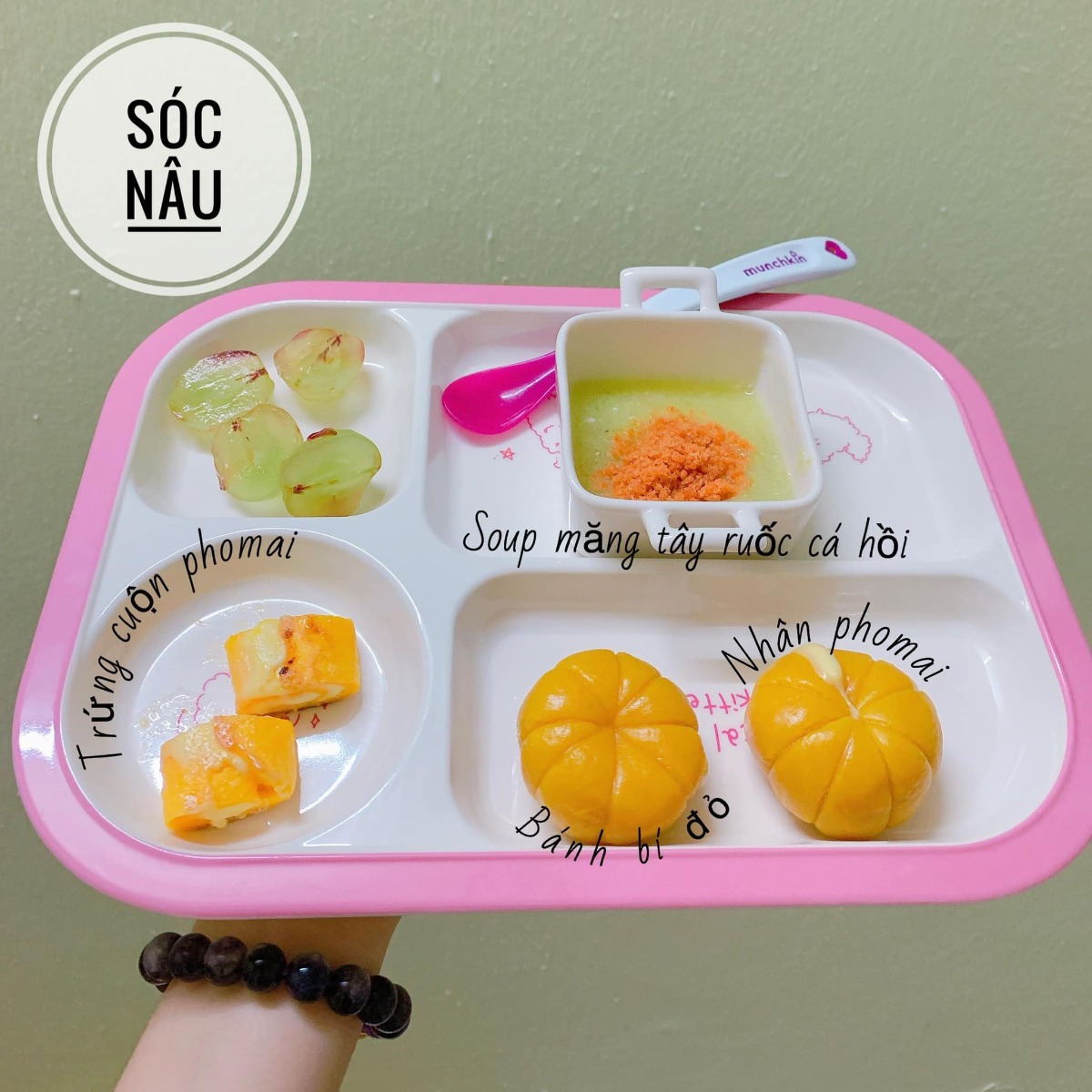 ❌❌❌ THỰC ĐƠN BLW CHO BÉ 8M+ ❌❌❌

Mình đã trải qua giai đoạn ăn dặm cho con. Và thành quả của mình là có 1 em bé rất mê ăn, ăn cả Thế Giới. 

👉Với mình thì ăn dặm BLW thật sự rất tuyệt vời. 
✅Giúp con tự lập
✅Giúp con học được kĩ năng vận động tinh rất tốt
✅Con được tự do khám phá
✅Hơn hết là con cảm nhận được mình đc tôn trọng trong ăn uống 
Và rất nhiều điều tuyệt vời nữa.........

BLW bé có thể thời gian đầu con ăn ít hơn các bạn ăn đút 1 chút. Mẹ có thể sẽ lo lắng 1 chút. Nhưng các mẹ hãy yên tâm nha. Mình có 1 em bé đã 13m rồi. Con ăn BLW hoàn toàn tới 11m và con phát triển rất tốt các mẹ nhé. Thậm chí là con đi học khi 11m được cô khen ăn còn tốt hơn nhiều bạn lớn hơn đó ạ.

🚫Ảnh có thể không đẹp, không long lanh. Nhưng cũng là tâm huyết là tình yêu của 1 người mẹ dành cho con. Mình chia sẻ với các mom để các mom có động lực hơn, kiên trì hơn nếu em bé nhà các mom đang theo BLW.