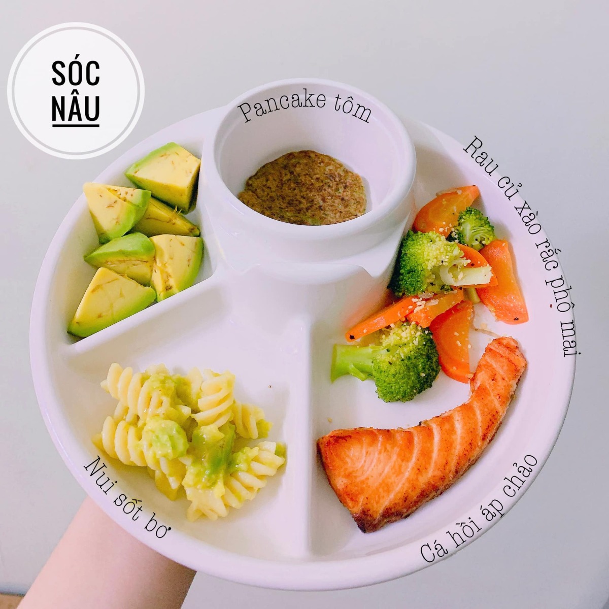 ❌❌❌ THỰC ĐƠN BLW CHO BÉ 8M+ ❌❌❌

Mình đã trải qua giai đoạn ăn dặm cho con. Và thành quả của mình là có 1 em bé rất mê ăn, ăn cả Thế Giới. 

👉Với mình thì ăn dặm BLW thật sự rất tuyệt vời. 
✅Giúp con tự lập
✅Giúp con học được kĩ năng vận động tinh rất tốt
✅Con được tự do khám phá
✅Hơn hết là con cảm nhận được mình đc tôn trọng trong ăn uống 
Và rất nhiều điều tuyệt vời nữa.........

BLW bé có thể thời gian đầu con ăn ít hơn các bạn ăn đút 1 chút. Mẹ có thể sẽ lo lắng 1 chút. Nhưng các mẹ hãy yên tâm nha. Mình có 1 em bé đã 13m rồi. Con ăn BLW hoàn toàn tới 11m và con phát triển rất tốt các mẹ nhé. Thậm chí là con đi học khi 11m được cô khen ăn còn tốt hơn nhiều bạn lớn hơn đó ạ.

🚫Ảnh có thể không đẹp, không long lanh. Nhưng cũng là tâm huyết là tình yêu của 1 người mẹ dành cho con. Mình chia sẻ với các mom để các mom có động lực hơn, kiên trì hơn nếu em bé nhà các mom đang theo BLW.