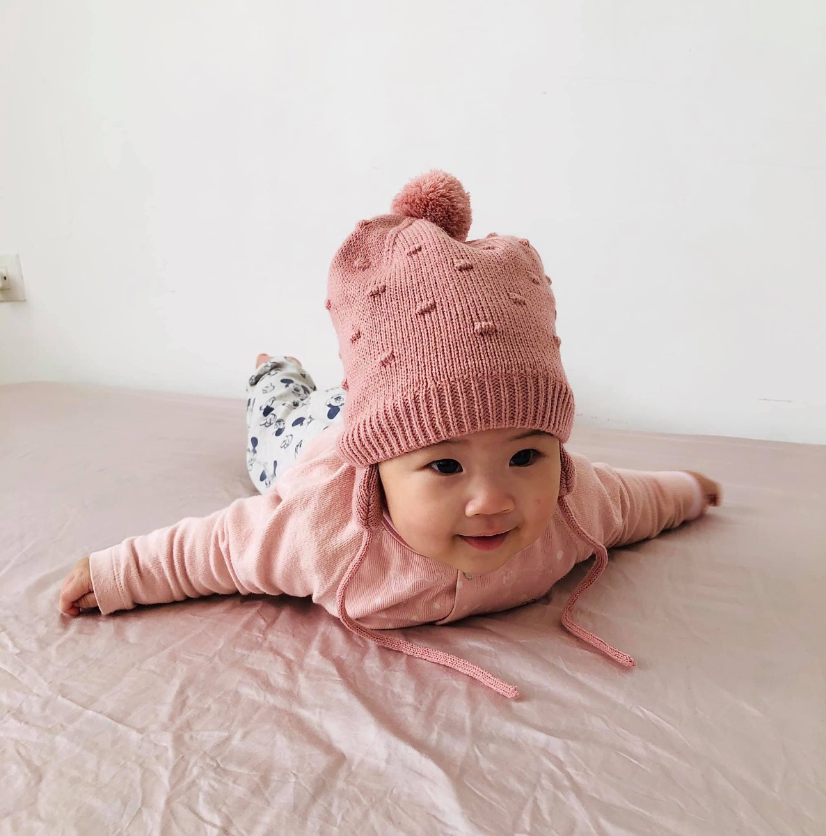 Thành quả lớn nhất năm 2020 của 2 vợ chồng ❤️😝👨‍👩‍👧‍👦😍
Đang cho chơi tập lăn quay lật các bác ạ 😹😹