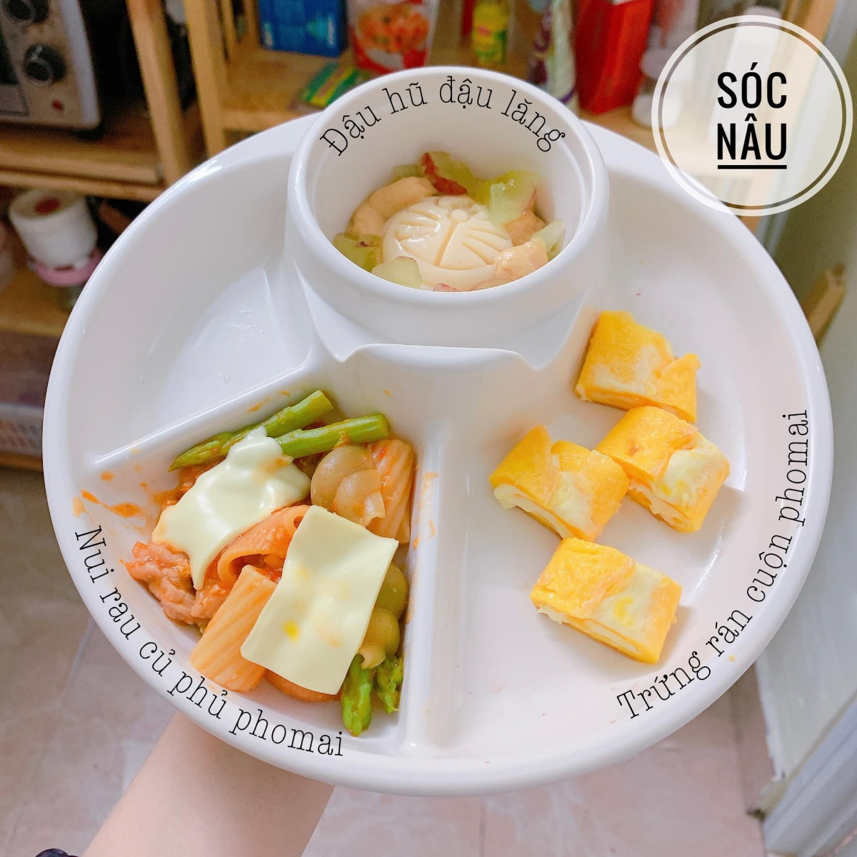 ❌❌❌ THỰC ĐƠN BLW CHO BÉ 8M+ ❌❌❌

Mình đã trải qua giai đoạn ăn dặm cho con. Và thành quả của mình là có 1 em bé rất mê ăn, ăn cả Thế Giới. 

👉Với mình thì ăn dặm BLW thật sự rất tuyệt vời. 
✅Giúp con tự lập
✅Giúp con học được kĩ năng vận động tinh rất tốt
✅Con được tự do khám phá
✅Hơn hết là con cảm nhận được mình đc tôn trọng trong ăn uống 
Và rất nhiều điều tuyệt vời nữa.........

BLW bé có thể thời gian đầu con ăn ít hơn các bạn ăn đút 1 chút. Mẹ có thể sẽ lo lắng 1 chút. Nhưng các mẹ hãy yên tâm nha. Mình có 1 em bé đã 13m rồi. Con ăn BLW hoàn toàn tới 11m và con phát triển rất tốt các mẹ nhé. Thậm chí là con đi học khi 11m được cô khen ăn còn tốt hơn nhiều bạn lớn hơn đó ạ.

🚫Ảnh có thể không đẹp, không long lanh. Nhưng cũng là tâm huyết là tình yêu của 1 người mẹ dành cho con. Mình chia sẻ với các mom để các mom có động lực hơn, kiên trì hơn nếu em bé nhà các mom đang theo BLW.