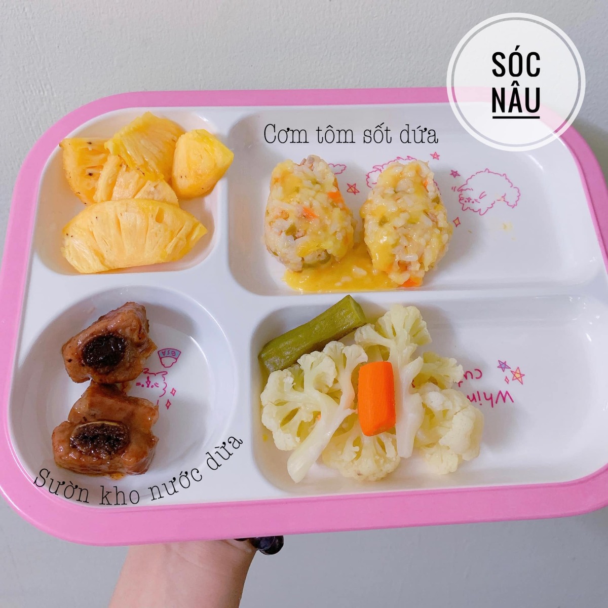 ❌❌❌ THỰC ĐƠN BLW CHO BÉ 8M+ ❌❌❌

Mình đã trải qua giai đoạn ăn dặm cho con. Và thành quả của mình là có 1 em bé rất mê ăn, ăn cả Thế Giới. 

👉Với mình thì ăn dặm BLW thật sự rất tuyệt vời. 
✅Giúp con tự lập
✅Giúp con học được kĩ năng vận động tinh rất tốt
✅Con được tự do khám phá
✅Hơn hết là con cảm nhận được mình đc tôn trọng trong ăn uống 
Và rất nhiều điều tuyệt vời nữa.........

BLW bé có thể thời gian đầu con ăn ít hơn các bạn ăn đút 1 chút. Mẹ có thể sẽ lo lắng 1 chút. Nhưng các mẹ hãy yên tâm nha. Mình có 1 em bé đã 13m rồi. Con ăn BLW hoàn toàn tới 11m và con phát triển rất tốt các mẹ nhé. Thậm chí là con đi học khi 11m được cô khen ăn còn tốt hơn nhiều bạn lớn hơn đó ạ.

🚫Ảnh có thể không đẹp, không long lanh. Nhưng cũng là tâm huyết là tình yêu của 1 người mẹ dành cho con. Mình chia sẻ với các mom để các mom có động lực hơn, kiên trì hơn nếu em bé nhà các mom đang theo BLW.