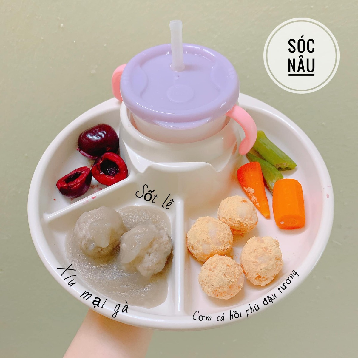 ❌❌❌ THỰC ĐƠN BLW CHO BÉ 8M+ ❌❌❌

Mình đã trải qua giai đoạn ăn dặm cho con. Và thành quả của mình là có 1 em bé rất mê ăn, ăn cả Thế Giới. 

👉Với mình thì ăn dặm BLW thật sự rất tuyệt vời. 
✅Giúp con tự lập
✅Giúp con học được kĩ năng vận động tinh rất tốt
✅Con được tự do khám phá
✅Hơn hết là con cảm nhận được mình đc tôn trọng trong ăn uống 
Và rất nhiều điều tuyệt vời nữa.........

BLW bé có thể thời gian đầu con ăn ít hơn các bạn ăn đút 1 chút. Mẹ có thể sẽ lo lắng 1 chút. Nhưng các mẹ hãy yên tâm nha. Mình có 1 em bé đã 13m rồi. Con ăn BLW hoàn toàn tới 11m và con phát triển rất tốt các mẹ nhé. Thậm chí là con đi học khi 11m được cô khen ăn còn tốt hơn nhiều bạn lớn hơn đó ạ.

🚫Ảnh có thể không đẹp, không long lanh. Nhưng cũng là tâm huyết là tình yêu của 1 người mẹ dành cho con. Mình chia sẻ với các mom để các mom có động lực hơn, kiên trì hơn nếu em bé nhà các mom đang theo BLW.