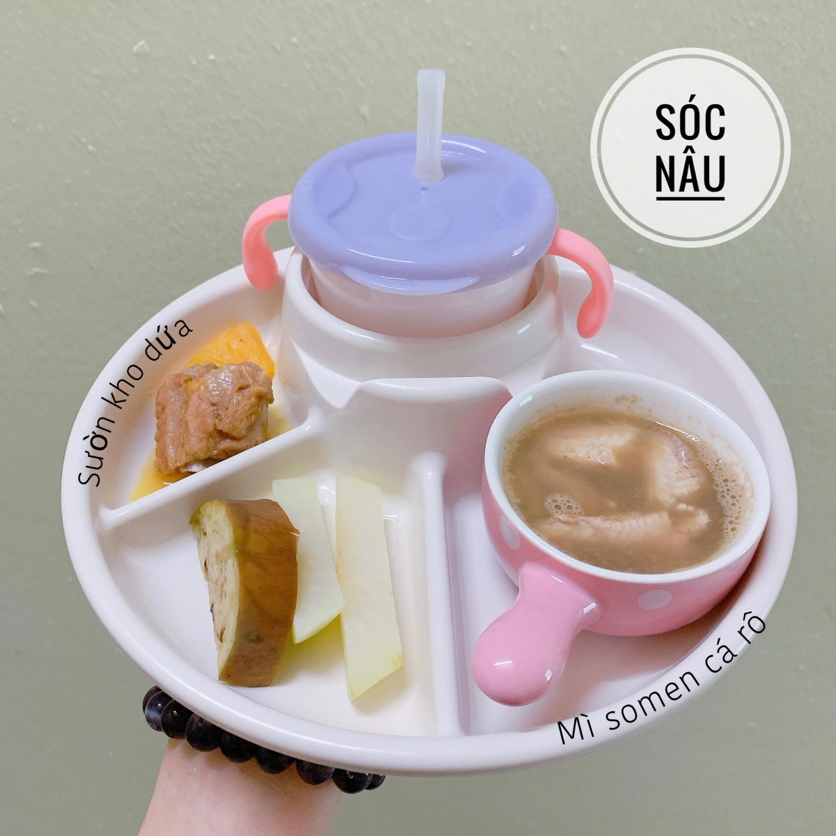 ❌❌❌ THỰC ĐƠN BLW CHO BÉ 8M+ ❌❌❌

Mình đã trải qua giai đoạn ăn dặm cho con. Và thành quả của mình là có 1 em bé rất mê ăn, ăn cả Thế Giới. 

👉Với mình thì ăn dặm BLW thật sự rất tuyệt vời. 
✅Giúp con tự lập
✅Giúp con học được kĩ năng vận động tinh rất tốt
✅Con được tự do khám phá
✅Hơn hết là con cảm nhận được mình đc tôn trọng trong ăn uống 
Và rất nhiều điều tuyệt vời nữa.........

BLW bé có thể thời gian đầu con ăn ít hơn các bạn ăn đút 1 chút. Mẹ có thể sẽ lo lắng 1 chút. Nhưng các mẹ hãy yên tâm nha. Mình có 1 em bé đã 13m rồi. Con ăn BLW hoàn toàn tới 11m và con phát triển rất tốt các mẹ nhé. Thậm chí là con đi học khi 11m được cô khen ăn còn tốt hơn nhiều bạn lớn hơn đó ạ.

🚫Ảnh có thể không đẹp, không long lanh. Nhưng cũng là tâm huyết là tình yêu của 1 người mẹ dành cho con. Mình chia sẻ với các mom để các mom có động lực hơn, kiên trì hơn nếu em bé nhà các mom đang theo BLW.
