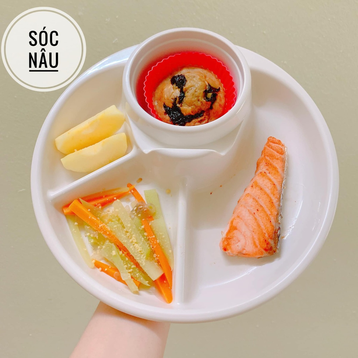 ❌❌❌ THỰC ĐƠN BLW CHO BÉ 8M+ ❌❌❌

Mình đã trải qua giai đoạn ăn dặm cho con. Và thành quả của mình là có 1 em bé rất mê ăn, ăn cả Thế Giới. 

👉Với mình thì ăn dặm BLW thật sự rất tuyệt vời. 
✅Giúp con tự lập
✅Giúp con học được kĩ năng vận động tinh rất tốt
✅Con được tự do khám phá
✅Hơn hết là con cảm nhận được mình đc tôn trọng trong ăn uống 
Và rất nhiều điều tuyệt vời nữa.........

BLW bé có thể thời gian đầu con ăn ít hơn các bạn ăn đút 1 chút. Mẹ có thể sẽ lo lắng 1 chút. Nhưng các mẹ hãy yên tâm nha. Mình có 1 em bé đã 13m rồi. Con ăn BLW hoàn toàn tới 11m và con phát triển rất tốt các mẹ nhé. Thậm chí là con đi học khi 11m được cô khen ăn còn tốt hơn nhiều bạn lớn hơn đó ạ.

🚫Ảnh có thể không đẹp, không long lanh. Nhưng cũng là tâm huyết là tình yêu của 1 người mẹ dành cho con. Mình chia sẻ với các mom để các mom có động lực hơn, kiên trì hơn nếu em bé nhà các mom đang theo BLW.
