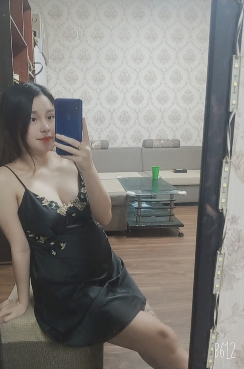 Có mom nào như em k? Từng 1 đời ck có 1 bé trai hơn 3t đang ở vs bà nội.
Bh lại đang có bầu mà k đủ can đảm tiến thêm bước nữa, thật sự sợ cuộc sống hôn nhân, biết là sinh con ra sẽ thiệt cho con nhưng e sợ lại mang tiếng thêm 1 lần nữa, sợ tập 2 lại như tập 1 chắc còn nước e nhảy cầu.
Nói thêm nữa là ck cũ e nó thuộc vào dạng, gia trưởng,vũ phu, bám váy mẹ, tính nhu nhược, nên ms đi đến kết cục bỏ nhau nhé, và e sợ tập 2 cũng như kiểu tập 1 nên e ms k đủ can đảm đi thêm bước nữa nhé. Chứ e đang bầu và gần sinh rồi e k có ý định bỏ con hay gì đâu. Chỉ là e k dám lấy ck lần nữa thôi. e vẫn yêu bé và thai giáo cho bé đều lắm 🥰🥰