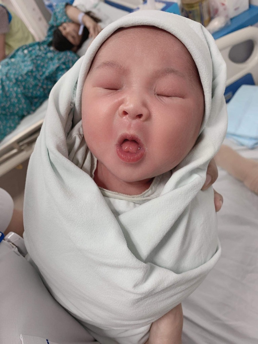 Cuộc sống của em chính thức bước sang màu vàng các bác ạ, năm nay  thưởng tết to đùng