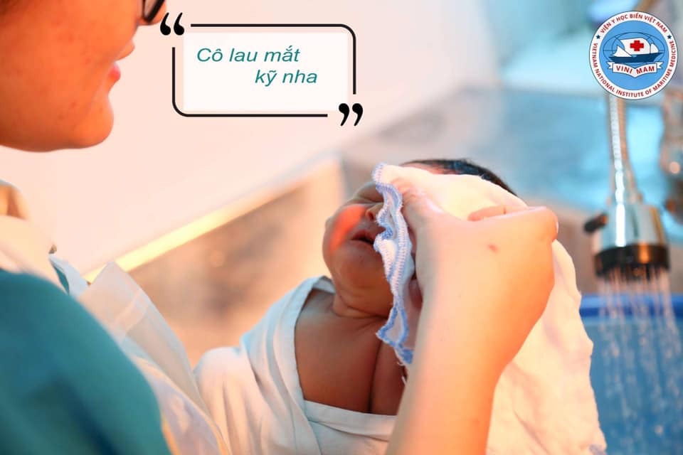 Tắm bé nhìn bé nào cũng đáng yêu ghê he he ❤.