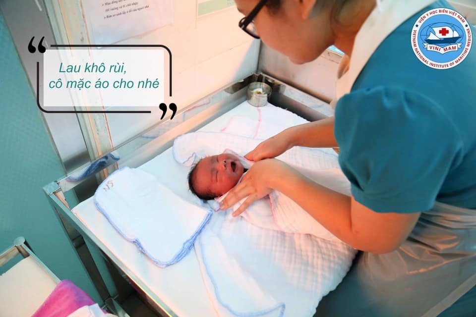 Tắm bé nhìn bé nào cũng đáng yêu ghê he he ❤.