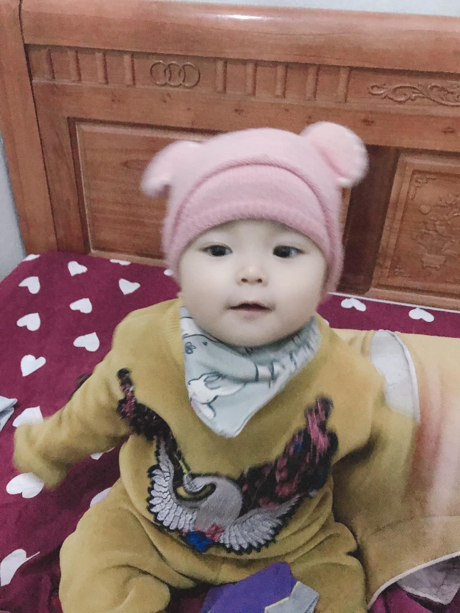 Đang cho tập ngồi đây các mẹ ạ, có mẹ nào con bú nó cứ cắn ti k ??? E tức điên lên mất 😭😭😭 . Đau k chịu đc nó nghiến nó nghiền nó cắn ma mọc 2c răng thôi đấy nó mà mọc thêm chắc long mẹ đầu ti mất thôi