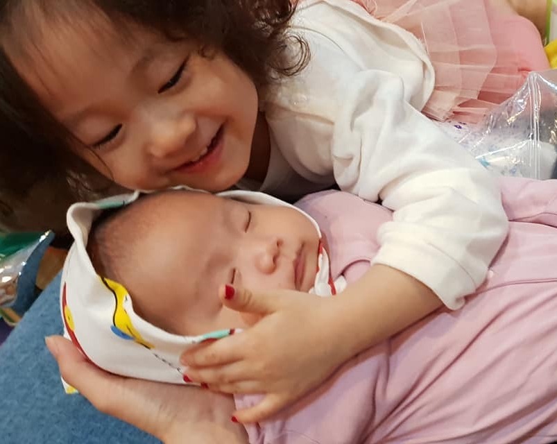 Yêu 2 em, nhà cháu cảm ơn Mamibabi nhiều lắm ạ
Bé đầu chưa có Mamibabi để thai giáo, nhẽ lại làm thêm bé nữa ko các mẹ 😂😂