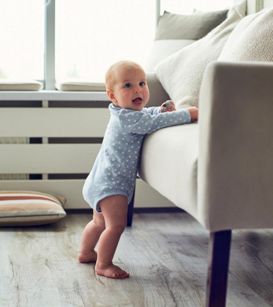 Bé tập đi và những nguyên tắc an toàn không thể bỏ qua