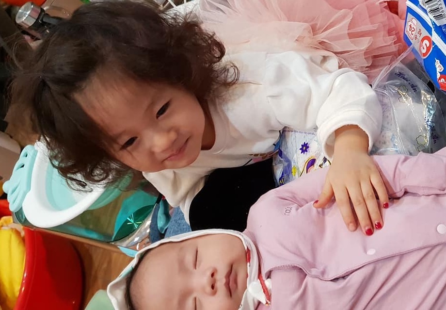 Yêu 2 em, nhà cháu cảm ơn Mamibabi nhiều lắm ạ
Bé đầu chưa có Mamibabi để thai giáo, nhẽ lại làm thêm bé nữa ko các mẹ 😂😂