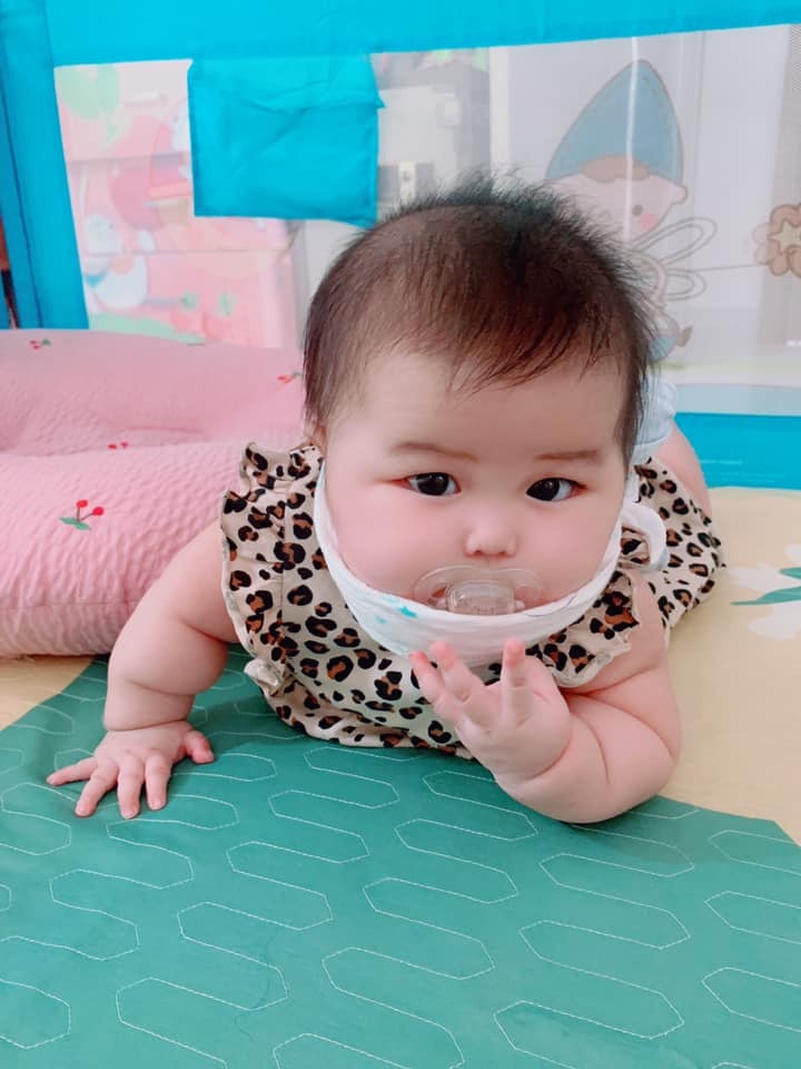 Có bạn chuột nào vất vả về ngậm ty như tớ không!!
Chuột tháng 18/9 hơi nặng ký 9k5