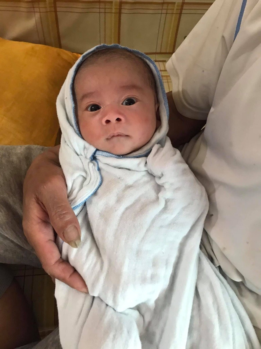 Kết quả của 1 năm yêu nhau các bác ạ. 
Ai rồi cũng phải dọn c*t su thôi🥰🥰🥰