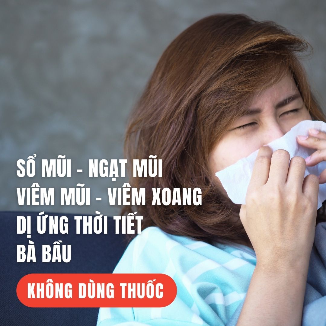 TRỊ SỔ MŨI - NGẠT MŨI - VIÊM MŨI - VIÊM XOANG - DỊ ỨNG THỜI TIẾT CHO BÀ BẦU KHÔNG DÙNG THUỐC

Xin chào các mẹ, cơ thể mẹ bầu rất nhạy cảm với thời tiết, nếu như mẹ bị viêm mũi, viêm xoang, sổ mũi, ngạt mũi do dị ứng thời tiết thì hôm nay mình sẽ chia sẻ với các mẹ một cách rất hiệu nghiệm để giúp cho các bệnh này không bị tái phát nhiều lần.

Cách làm rất đơn giản, hoàn toàn không có hại gì. 

Đó là trước khi đi ngủ, mẹ chuẩn bị một chiếc khẩu trang. Khi ngủ dậy, mẹ lấy khẩu trang đeo lên mặt, nằm thêm khoảng 15–30 phút rồi mới được ngồi dậy ra khỏi giường. Làm liên tục 10–15 ngày sẽ khỏi.

Người bị bệnh nặng, lâu năm nên xoa cho nóng khắp mặt rồi mới dậy. 

Giải thích ngắn gọn thì việc này giúp cho vùng mũi, mặt ấm lên, tránh được sự thay đổi đột ngột của nhiệt độ khi ngủ dậy đi ra khỏi giường, từ đó mà giảm được các triệu chứng do dị ứng.

Mẹ hãy thử ngay nhé, hoàn toàn không có hại gì đâu ạ.