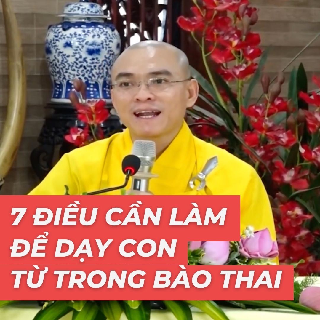 7 ĐIỀU CẦN LÀM ĐỂ DẠY CON TỪ TRONG BÀO THAI VÀ SINH CON THEO Ý MUỐN - ĐẠI ĐỨC THÍCH THIỆN TUỆ 

Hôm nay, mình sẽ chia sẻ với các mẹ 7 điều cần làm để dạy con từ trong bào thai và sinh con theo ý muốn, dựa trên bài thuyết pháp của đại đức Thích Thiện Tuệ tại chùa An Lạc, TP.HCM. 

Trong Kinh Hoa Nghiêm có nói: Trong chúng ta ai cũng có 1 thánh thai. Thánh thai là thai của bậc thánh. Khi chúng ta giác ngộ, thánh thai sẽ hình thành.

Vì vậy các mẹ nên giữ gìn, giáo dưỡng thai nhi thật tốt, cầu nguyện và làm phúc để thai nhi có bồ đề tâm, nghĩa là có tâm yêu thương trọn vẹn cuộc đời. 

Tại sao cần phải thai giáo, đại đức Thích Thiện Tuệ chia sẻ rằng:

Có thể hiểu tử cung: tử là con, cung là cung điện. Tử cung được coi như cung điện của con => mẹ cần chở che, hi sinh, đùm bọc con. Đó là thiên chức của người làm mẹ, là điều nam giới ko làm được. Con thế nào sẽ ảnh hưởng từ người mẹ rất nhiều.

Dạy con trong bào thai => con sinh ra thường có tài năng, đức hạnh, trí tuệ.

Về mặt khoa học: cuống rốn không chỉ có vai trò truyền thức ăn, dinh dưỡng mà còn truyền cả cảm xúc trực tiếp từ mẹ đến con.

Con đến với cha mẹ thường hoặc để báo ân, hoặc để báo oán. Nếu cha mẹ nhiều phước thì con đến báo ơn. Người ta thường nói đứa bé này ra đời nhà này làm ăn phát đạt lắm => ý nói cha mẹ đó được phước từ con, con đến báo ân. 

Ngược lại => người ta nói nhà này đẻ đứa con này ra thì tệ lắm, con hành lắm => là do cha mẹ ít phước, con đến báo oán => nếu biết tu, biết dạy con từ trong bào thai, thì oán này phần nào cũng được chuyển hóa thành ân, mọi thứ không hay sẽ được giải tỏa. 

Sau đây là 7 cách thai giáo mà đại đức Thích Thiện Tuệ chia sẻ: 

1. Tập làm chủ cảm xúc của mình: 
- Mẹ nên giữ tâm trạng hân hoan, vui vẻ, ko nên xem phim buồn hay cải lương
- Nếu mẹ buồn con sẽ ảnh hưởng theo và sinh ra mặt sẽ buồn. 
- Mẹ stress con dễ thiếu oxy và con dễ bị dị tật 
- Mẹ cáu gắt hận thù => con sinh ra dễ tăng động 

2. Quy y gieo duyên

Ngay khi con trong bụng, hãy cùng con tới chùa, cho con quy y gieo duyên để con được đỡ đầu bởi 1 bậc đức hạnh, đôi khi phước của mẹ ko đủ lớn để giúp con, hãy nhờ phước đức của người đỡ đầu để con đỡ quậy hơn.

Quy y gieo duyên cũng để con được sự hộ trì của tam bảo. Về việc này các mẹ nên tới ngôi chùa gần nhà mình nhất và hỏi các sư ở đó xem chùa có thể cho con của mình quy y không, các sư thầy sẽ hướng dẫn mẹ cách thức. Như nhà mình đã từng quy y tại chùa Linh Ứng Tương Mai, Hà Nội.

3. Ăn uống 

Nếu có điều kiện mẹ nên ăn chay trường, nhiều người nghĩ ăn chay ko đủ chất nhưng điều đó không đúng. Ăn chay vẫn đủ tất cả các chất 
Mẹ nhớ có 3 thứ ko nên ăn: 

1 là đồ ngọt => ảnh hưởng não, con sinh ra dễ ko thông minh. 
2 là đồ lạnh như nước đá. Đạo Phật dùng từ "địa ngục hàn băng" để nói về việc mẹ ăn đồ lạnh khiến con như sống trong địa ngục lạnh giá vậy,
3 là đồ cay nóng như ớt, giống như "hỏa ngục" đối với con 

4. Làm phúc, làm phước, từ thiện giúp đỡ mọi người 

Trong lúc mang thai mẹ không nên ích kỷ, 1 lần mẹ đi làm phước như con ngàn lần đi làm phước, nhờ phước của mẹ làm mà con sau này sẽ được bảo hộ

5. Hình ảnh và âm thanh

Mỗi hình ảnh mẹ nhìn thấy sẽ chạy vào trong tâm, mẹ nên nhìn ngắm những hình ảnh đẹp.

Nhiều bé sinh ra mặt đẹp lắm vì mẹ hay nhìn hình quan âm bồ tát

Có bé mắt đẹp vì mẹ ngắm biển khơi nên mắt con long lanh

Mẹ nhìn Phật Di Lặc vui vẻ con sinh ra cười hì hì

Mẹ cũng nên xem phim về lịch sử cuộc đời đức phật, các vị thánh tăng, các vị bồ tát có tính giáo dục cao 

Mẹ không nên tiếp xúc với phim ảnh mang tính chất hận thù lâm ly bi đát 

Âm thanh: có 2 thứ nên nghe. 1 là nhạc thiền nhẹ nhàng an lành con sinh ra hoan hỷ vui vẻ, 2 là cho con nghe nhiều ngoại ngữ sau này con cũng sẽ rất giỏi ngoại ngữ.

6. Tụng kinh niệm Phật 

Với trường hợp con đến để báo oán, nghĩa là con đem đến phiền muộn cho mình, mẹ rất cần tu trong lúc mang thai. 

Hàng ngày mẹ chúc phúc lành cho con

Mẹ có thể tụng kinh địa tạng ít nhất 7 ngày trước khi sinh.

Khi tụng kinh, mẹ có thể nói với con: con ơi mẹ con mình cùng tụng kinh nhé, con trì chú, lễ Phật chung với mẹ nha, con với mẹ cúng dường tam bảo nha 

Khi làm các hoạt động này, con sinh ra sẽ có lòng từ bi, chỉ số cảm xúc EQ cao hơn, có sự sáng tạo và tố chất của lãnh đạo

7. Cầu nguyện 

Cầu nguyện thôi chưa đủ mà cần cầu nguyện đúng, nhiều người hay nói là đẻ đứa con cho vui cửa vui nhà, nhưng không nên cầu nguyện như vậy.

Nếu đứa con chỉ để vui cửa vui nhà mà không làm lợi ích gì cho đời sống, cho xã hội thì tâm quá nhỏ bé

Mẹ nên cầu nguyện là: qua cơ thể của con, nếu như có 1 vị nào đó có đạo đức, đức hạnh, con xin nguyện nuôi vị đó để sau này vị đó làm đẹp cho đời. Không nên nghĩ rằng chỉ làm đẹp riêng cho cha mẹ hay cho gia đình mình.

---

Trên đây là 7 điều quan trọng Đại đức Thích Thiện Tuệ hướng dẫn các mẹ thai giáo. 

Chúc mẹ thai giáo hiệu quả. Mọi thắc mắc về thai giáo các mẹ cmt mình hỗ trợ nhé!

Một số link hữu ích cho mẹ mới thai giáo:
- Thai giáo là gì? https://mamibabi.com.vn/r/875403
- Bắt đầu thai giáo như thế nào? https://mamibabi.com.vn/r/571946
- Top 8 sai lầm khi thai giáo: https://mamibabi.com.vn/r/490913
- Thai giáo gồm những hoạt động nào? Phần 1: Thai giáo trực tiếp: https://mamibabi.com.vn/r/292561
- Thai giáo gồm những hoạt động nào? Phần 2: Thai giáo gián tiếp: https://mamibabi.com.vn/r/825197

---
Thang Pham,
CEO Mamibabi