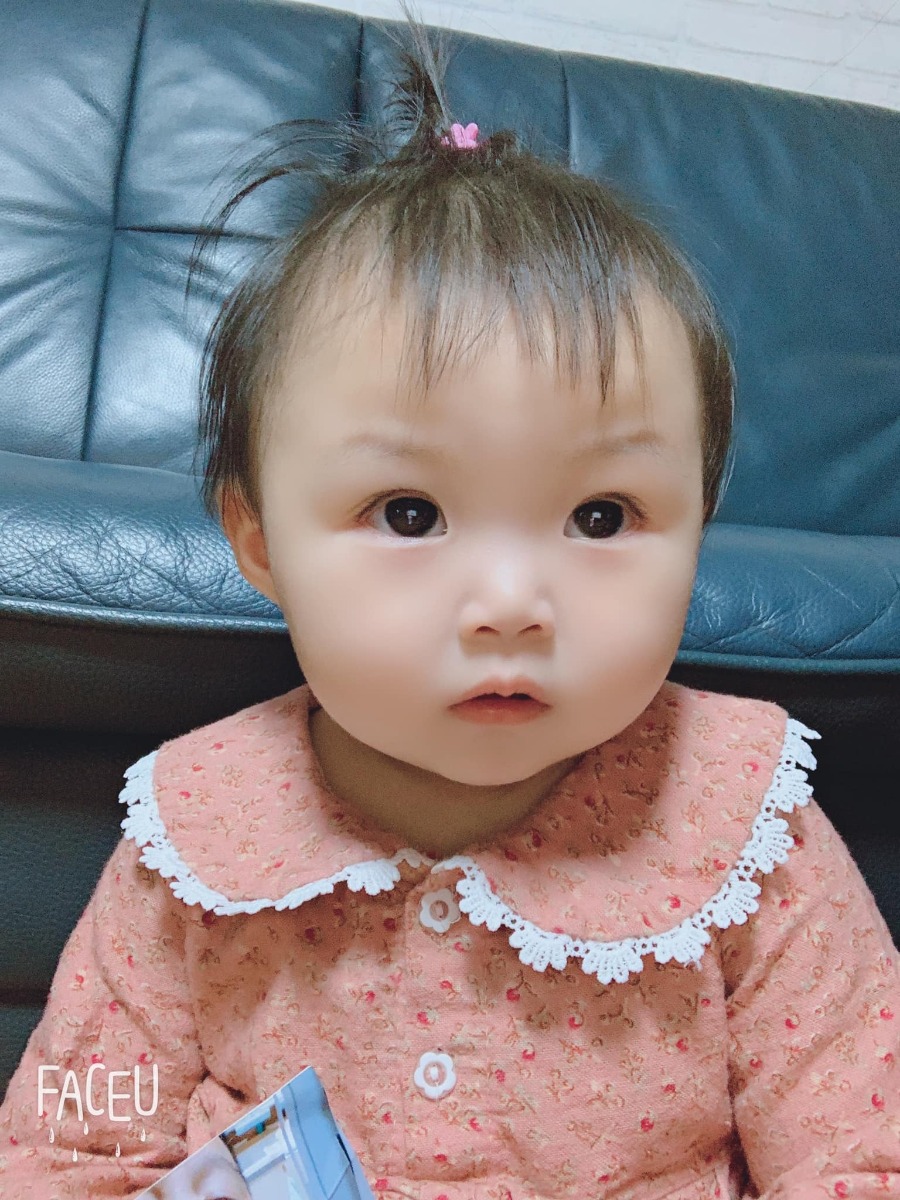 Chuyên mục nuôi con chứ không phải nuôi heo mà động tý hỏi bao nhiêu kg , bé quá ! Cháu nhà nọ nhà kia bụ bẫm chân Tay mấy ngấn . Nghĩ mà ghét , đừng ai dạy người mẹ cách nuôi con . Con gái em hơn 16 tháng cao hơn 80cm nặng 13kg theo bảng phát triển của trẻ nhỏ là phát triển bt . Bực mình quá cả nhà ơi , mọi người vào tâm sự chia sẻ vs em đi 🙃🙃🙃
