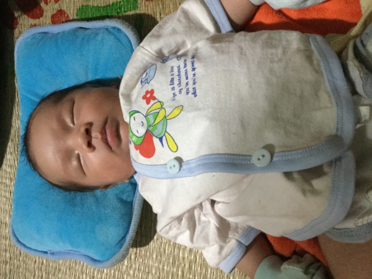 Bé 22 ngày tuổi.lưu lại kỉ niệm sau cho bé xem lại khoảnh khắc này