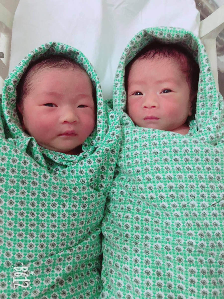 ❤Lúc mới đẻ có 2kg và 2,4kg mà giờ các em trộm vía hơn rồi, nên các mẹ đừng lo đẻ con bé, có đầu có đuôi nuôi lâu cũng lớn nè :)) ( Sóc Thỏ 30m)

❤️ 1 chặng đường đi qua để nuôi các con khôn lớn chưa bao giờ là dễ dàng cả, nhưng có Các con là điều tuyệt vời nhất ❤️❤️❤️