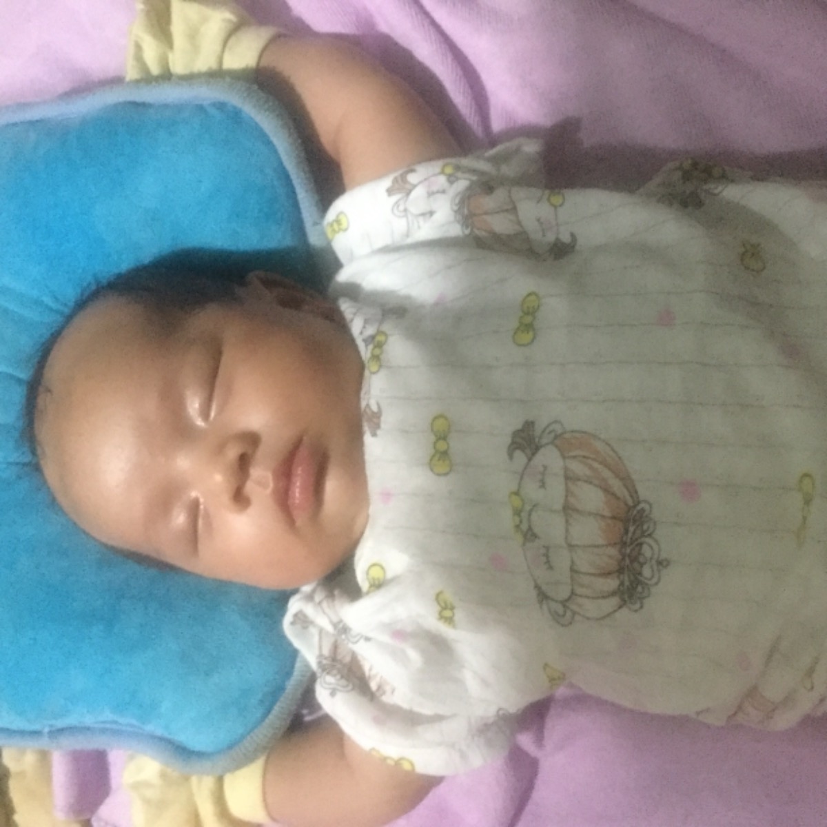 Các mẹ các mẹo gì để cho lông mi bé dài và cong không mách em với ạ