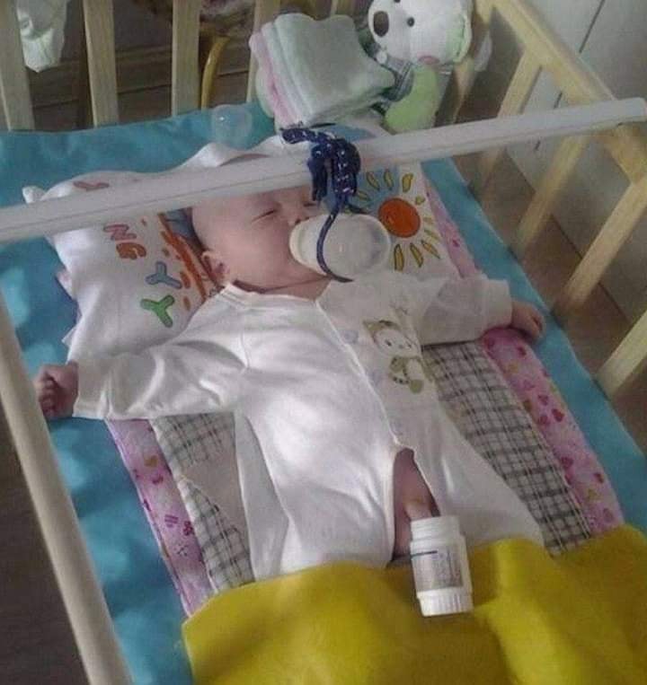 Em cứ an tâm đi công tác để con ở nhà anh lo 😂