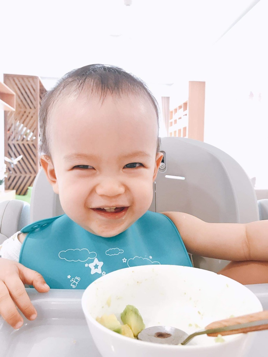 Chào các mẹ,

Bé Heo nhà mình ăn dặm kết hợp cả 3 phương pháp: Truyền thống, kiểu Nhật, tự chỉ huy. 

Vợ chồng mình trực tiếp làm ra app này và cũng cho con ăn theo các công thức đăng trên app, hy vọng là sẽ giúp ích cho các mẹ, giúp các mẹ tiết kiệm được nhiều thời gian để ăn dặm không phải là cuộc chiến, để các bé lớn nhanh, khỏe mạnh.

Các mẹ xem đầy đủ tại đây nhé: https://mamibabi.com.vn/an-dam

Thực đơn được lên mới liên tục theo tuần, rất đa dạng để các mẹ lựa chọn nấu cho bé.

Mọi chi tiết mình rất sẵn lòng tư vấn. Zalo: 0908 303 699
Cảm ơn các mẹ!

Thang Pham,
CEO Mamibabi.