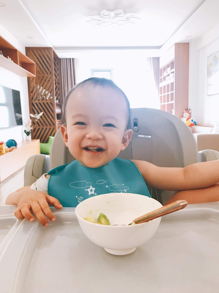 Chào các mẹ,

Bé Heo nhà mình ăn dặm kết hợp cả 3 phương pháp: Truyền thống, kiểu Nhật, tự chỉ huy. 

Vợ chồng mình trực tiếp làm ra app này và cũng cho con ăn theo các công thức đăng trên app, hy vọng là sẽ giúp ích cho các mẹ, giúp các mẹ tiết kiệm được nhiều thời gian để ăn dặm không phải là cuộc chiến, để các bé lớn nhanh, khỏe mạnh.

Các mẹ xem đầy đủ tại đây nhé: https://mamibabi.com.vn/an-dam

Thực đơn được lên mới liên tục theo tuần, rất đa dạng để các mẹ lựa chọn nấu cho bé.

Mọi chi tiết mình rất sẵn lòng tư vấn. Zalo: 0908 303 699
Cảm ơn các mẹ!

Thang Pham,
CEO Mamibabi.