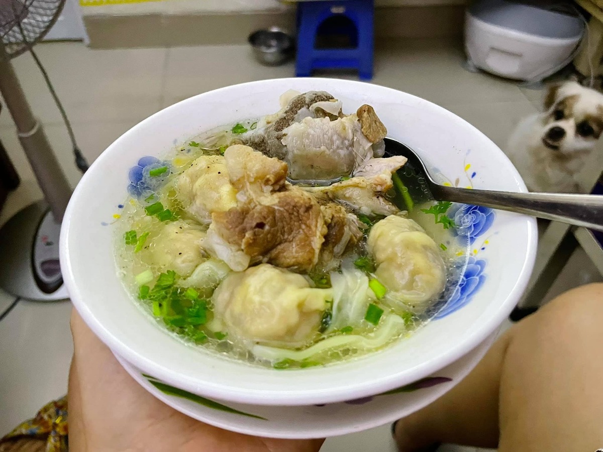 3 bữa chính và 3 bữa phụ 1 ngày của em.

Dạo này tình hình covid phức tạp quá rồi nên các chị bầu xinh đẹp mình nhớ hạn chế ra đường, nếu có đi đâu thì nhớ mang khẩu trang đầy đủ nhé.

Chúc các chị luôn có tinh thần thoải mái và vui vẻ và các chị nhớ thử đa dạng các loại đồ ăn nha để em bé có đủ chất 🌼
