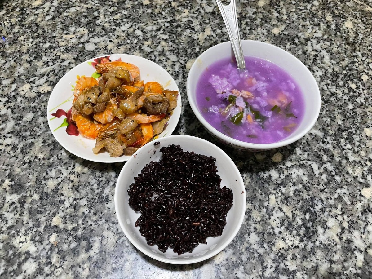 3 bữa chính và 3 bữa phụ 1 ngày của em.

Dạo này tình hình covid phức tạp quá rồi nên các chị bầu xinh đẹp mình nhớ hạn chế ra đường, nếu có đi đâu thì nhớ mang khẩu trang đầy đủ nhé.

Chúc các chị luôn có tinh thần thoải mái và vui vẻ và các chị nhớ thử đa dạng các loại đồ ăn nha để em bé có đủ chất 🌼