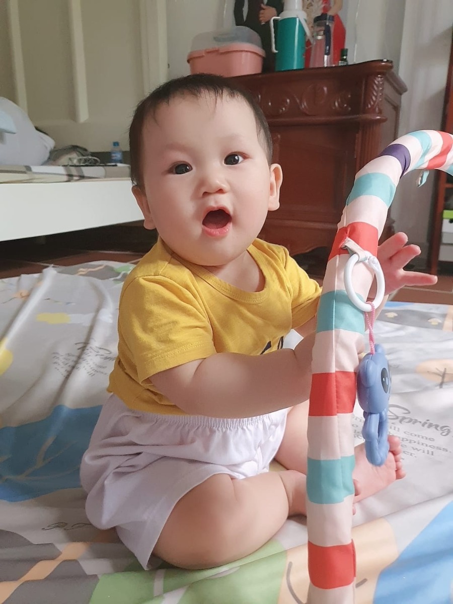 Con là chuột tháng 9 ạ😍
Con sinh 3kg2 và nay con đc gần 8m rồi
. Giờ trộm vía con được 10.8kg rồi ạ
Con uống sữa mẹ và ăn dặm Truyền thống
Cho các mẹ vía con nha🌏