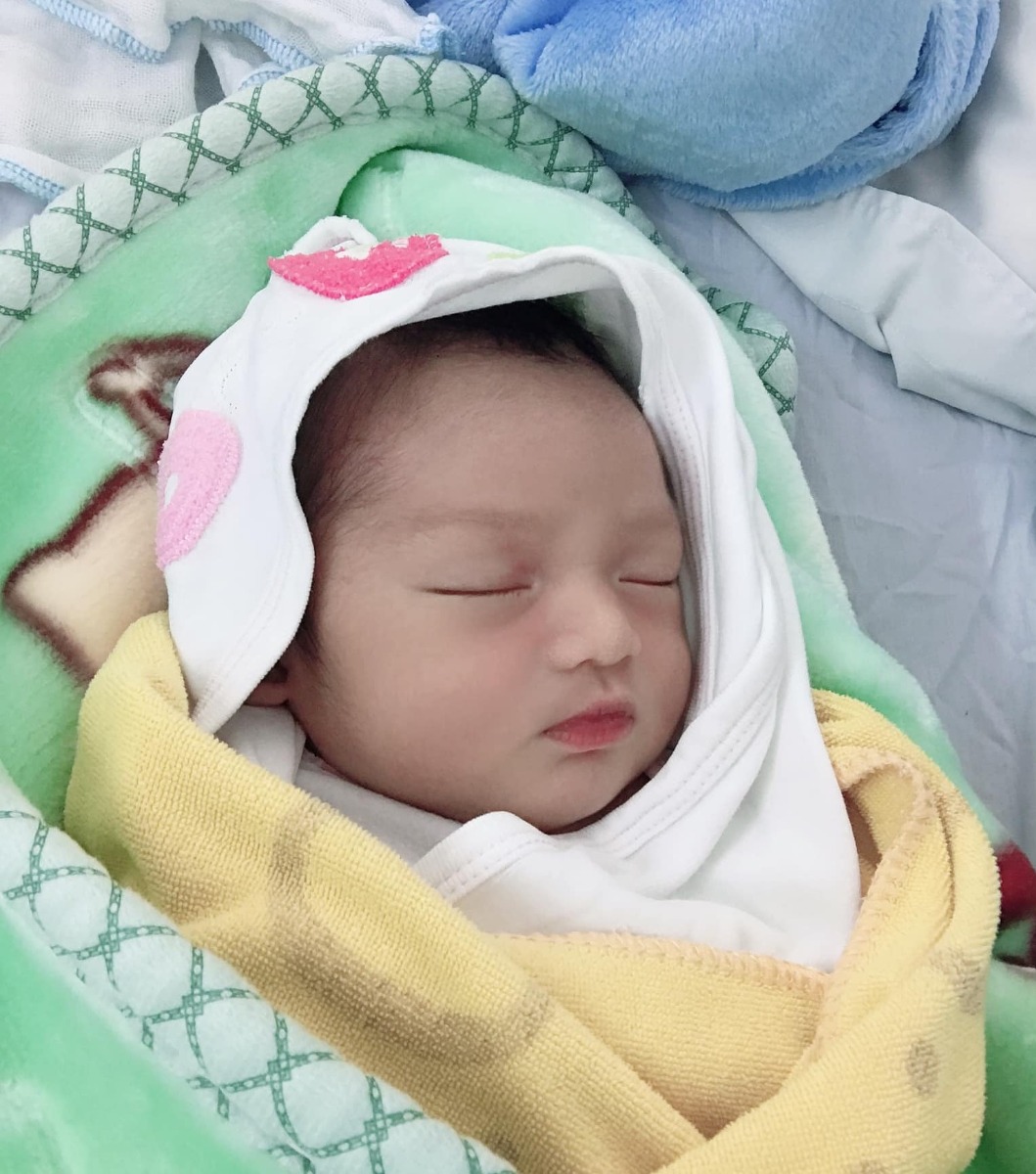 nhà cháu về đích rồi các bác các cô chú ạ. chúc các mẹ cũng mau về đích như nhà cháu nha. nhà cháu cảm ơn mamibabi nhiều lắm lắm đã giúp mẹ con cháu thai giáo cùng nhau mỗi tối ạ