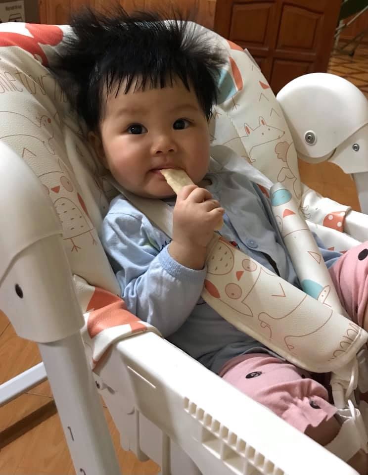 Bé nhà em nghiện ăn dặm cứ phải gọi là mê chữ ê kéo dài 🤤