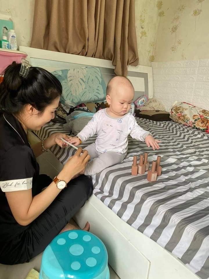 Khi mình có bà Dì học nghề nail thất nghiệp mùa dịch 😅
Hơn 6 tháng ra đời lần đầu trải sự đời no nắng ghê😂Mia say☺️
Cre: Suong Nguyen.