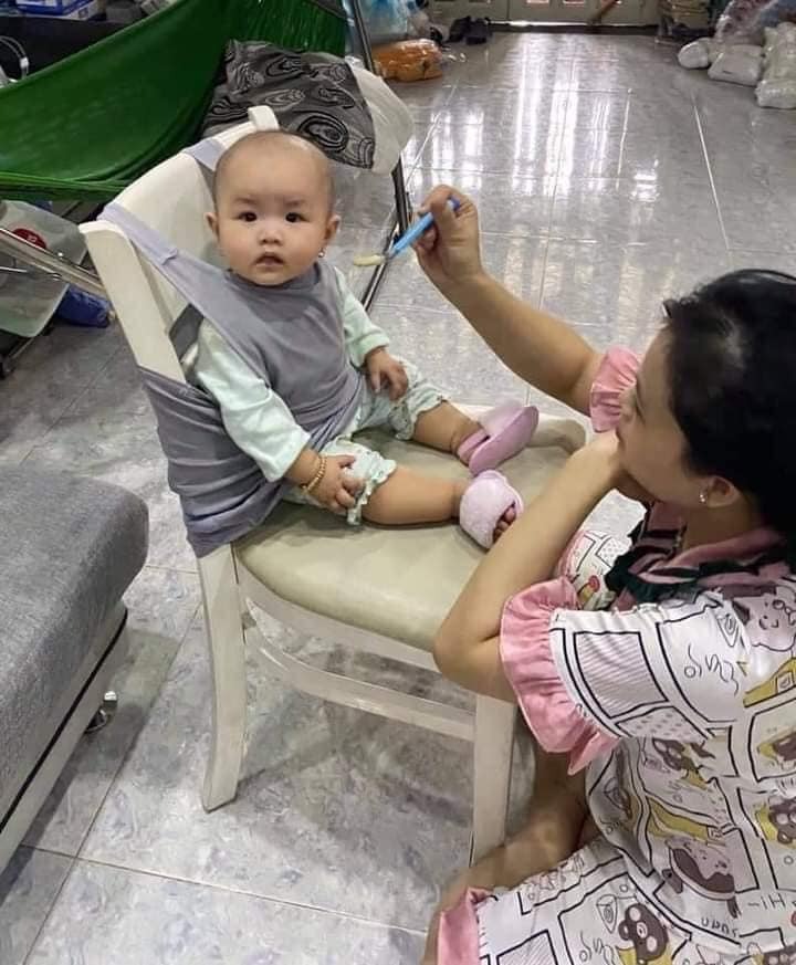 App Mamibabi và áo 3 lỗ của bố phát huy tác dụng cách tối đa, kaka 🤣
bé ăn theo công thức trên app ngon lành các mẹ nhé, yên tâm nấu ạ