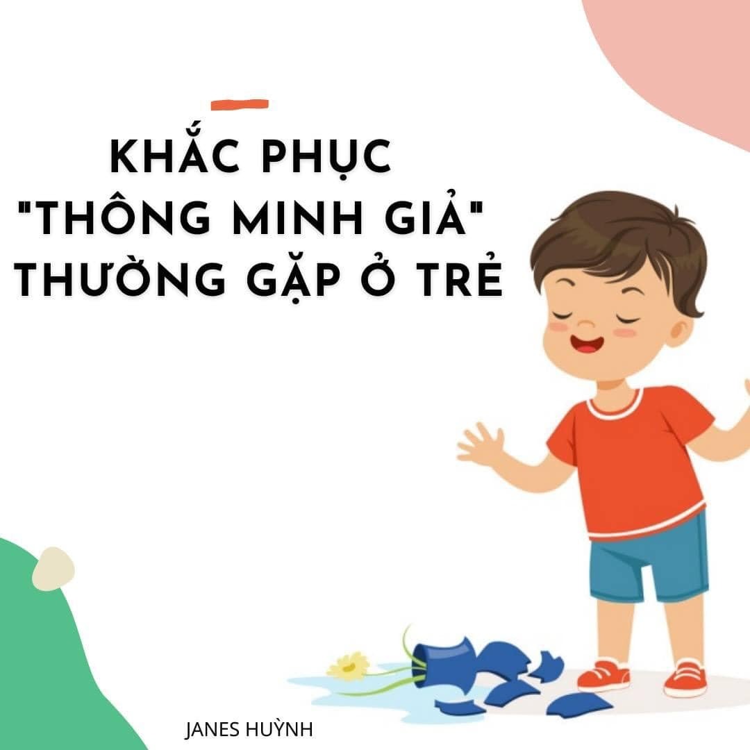 KHẮC PHỤC “THÔNG MINH GIẢ” THƯỜNG GẶP Ở TRẺ EM

(𝑩𝒊𝒆̂̉𝒖 𝒉𝒊𝒆̣̂𝒏 - 𝒑𝒉𝒂̂𝒏 𝒃𝒊𝒆̣̂𝒕 𝒗𝒐̛́𝒊 𝑻𝒉𝒐̂𝒏𝒈 𝒎𝒊𝒏𝒉 𝒕𝒉𝒂̣̂𝒕 - 𝒄𝒂́𝒄𝒉 𝒌𝒉𝒂̆́𝒄 𝒑𝒉𝒖̣𝒄 𝒕𝒖̛̀𝒏𝒈 𝒕𝒓𝒖̛𝒐̛̀𝒏𝒈 𝒉𝒐̛̣𝒑)

“Thông minh giả” là sự lanh lẹ, mánh khóe, mẹo vặt nhất thời. Không thể hiện ở chiều sâu hiểu biết, tư duy, về lâu dài không đem lại nền tảng tốt cho bé. Hay từ dân gian còn gọi là “Khôn lõi”

Dấu hiệu Thông minh giả - Khôn lõi:
- Bé luôn mánh khóe để được nghỉ học, được đi chơi
- Lí sự cùn để không bị phạt, bao biện cho lỗi lầm. Đùn đẩy để tránh trách nhiệm
- Đề cao lợi ích của mình như khư khư giữ đồ chơi, nhưng tìm mọi cách để chơi đồ, ăn bim bim của bạn, ăn hiếp những bạn yếu kém hơn mình.
- Lấy lòng, nịnh nọt những bạn, cô, chú đem lại lợi ích cho mình
- Luôn cho mình là đúng. Tỏ ra hiểu biết.

Ba mẹ thường cười xòa vì những hành động này của bé, cảm thán sao mới bé tí mà nó khôn thế nhỉ. Thậm chí còn tự hào, kể vui cho mọi người nghe về những hành động đó của con. Đâm ra bé cho đó là hay, là được mọi người công nhận, nên sẽ không điều chỉnh lại được hành vi. Càng lớn, bé sẽ càng mánh khóe hơn.

Với kinh nghiệm sống của chúng ta, khôn lanh một chút thì mới ko bị người khác qua mặt, lừa lọc. Nên cũng không muốn con mình quá khờ, thường dặn dò con đừng hiền quá, phải thế này, thế kia….

Nhưng 20 năm nữa, khi con lớn lên, đã là một thời đại khác. Xã hội đang dần coi trọng sự trung thực, đề cao tinh thần tập thể, đôi bên cùng có lợi, coi trọng lợi ích đồng đội. Những sự tính toán, luồn lách chỉ đem lại sự bất lợi, khó hòa nhập, khiến con không được đối tác tín trọng.

Khôn lỏi không phải là sự thể hiện của người thông thái, tài ba. Khôn lỏi có thể giúp con đi được nhanh. Nhưng thành đạt và hạnh phúc bền lâu chỉ dành cho những người thông minh và thật sự chân thành.

Đâu mới là biểu hiện thông minh thật sự ở trẻ:
- Đặt rất nhiều câu hỏi để làm sáng tỏ vấn đề
- Hay tưởng tượng phong phú
- Biết cách bảo vệ bản thân để không bị ăn hiếp
- Biết khen ngợi, ngưỡng mộ người khác thật lòng
- Không ngại ngùng hỏi lại nếu chưa hiểu, không giấu dốt

𝑳𝒂̀𝒎 𝒈𝒊̀ 𝒌𝒉𝒊 𝒄𝒐𝒏 𝒌𝒉𝒐̂𝒏 𝒍𝒐̉𝒊?

🍀 Khi con lý sự cùn, đùn đẩy trách nhiệm.
Ba mẹ cố gắng nhịn cười, hỏi xác nhận lại sự việc, và phớt lờ các lý do và cái cớ mà con đưa ra. Chẳng hạn “có phải ý con là con bị vấp té nên làm đổ tô cơm phải không, nào đưa chân mẹ xem..” và phớt lờ đi việc con nói tại cái ghế vướng đường, tại con muốn đi nhanh tới chỗ mẹ…
Về sau khi có mặt con, cũng không đem chuyện này ra kể vui cho mọi người nghe, làm con lầm tưởng điều đó là hay.

🍀 Khi con ích kỷ không muốn chia sẻ, nhưng lại luôn tìm cách xài đồ của bạn bè.
Hãy hỏi con, nếu con bị đối xử như vậy, con sẽ buồn chứ? Nếu bé tự tin trả lời: “con không bao giờ bị vậy cả, chỉ có bạn đó ngốc mới bị thôi”.
Bạn hãy tỏ vẻ ngạc nhiên: “Ồ, ra vậy, mẹ thì hay chia sẻ đồ ăn với các cô chú khác lắm, nhưng cô chú không nghỉ mẹ ngốc, mà cho ngược lại mẹ. Nếu cô chú nghỉ mẹ ngốc, thì mẹ sẽ rất buồn, và sẽ ước rằng đừng ai đối xử với mẹ như vậy” – Đừng phê phán bé, hãy để bé tự cảm nhận việc làm của mình bằng một câu chuyện tương tự.

🍀Khi thấy con lấy lòng, nịnh những người mang lại lợi ích cho con.
Hãy hỏi con: “Con rất thích bạn ấy à, kể mẹ nghe về bạn ấy đi”.
Sau khi con kể xong “Ồ, nghe có vẻ bạn ấy rất hay cho con quà vặt. Thế con có cho bạn ấy món gì của con chưa?”.
Có thể bé sẽ nói: “Không, con không có gì để cho, mà bạn ấy cũng không cần”. Lúc này hãy giảng giải với con: “con rất nhiều tài vặt, như biết vẽ, biết đàn, biết kể chuyện,.. hãy dạy bạn cùng biết thay vì chỉ khen bạn, lời khen nghe xong là biến mất. Con đâu thua kém gì bạn, không cần xin bạn điều gì, đúng không con?”

🍀Đối phó với các mánh khóe của bé.
Vd bé không muốn ngủ trưa nên tới giờ thì quấn lấy ông bà, bảo con thương, con muốn chơi với ông bà. Hoặc giả bệnh để khỏi đi học. Ca này thì đừng vội lật tẩy bé, bé cảm thấy xấu hổ, sẽ càng cứng đầu tỏ ra oan ức thì khó trị hơn.
Hãy hỏi lại “Con rất thích đi học nhưng vì đau bụng mà con không đi được thôi phải ko?” – Tất nhiên bé sẽ Dạ – “Nếu thích như vậy thì sau khi con khỏe, mẹ sẽ chở con lên nhà cô giáo học lại bài hôm nay bù vô nhé. Mỗi ngày cũng sẽ đăng kí cho con học thêm ở nhà cô”.
Lúc này bé sẽ mếu mó không biết làm sao, bạn hãy gợi ý bé nói thật “Nếu con không muốn đi học, con cứ nói với mẹ nhé. Mẹ và con sẽ cùng thương lượng. Có thể con sẽ ở nhà tự học 1 hôm thay vì đến lớp, con nhé. Nếu đau bụng rồi thì phải nằm mãi trên giường, cũng không được chơi đồ chơi rồi”…

Không ai hiểu con bằng bạn, mỗi tình huống, bạn hãy cân nhắc thật kĩ để ứng phó phù hợp với tính cách của con, tránh làm con sượng sùng, xấu hổ. Hãy để con tự nhận ra bài học ba mẹ nhé.

Nhân một buổi sáng đầy năng lượng, thương gửi 1 vài Tips nhỏ đến các ba mẹ cùng thảo luận.

Nguồn: Janes