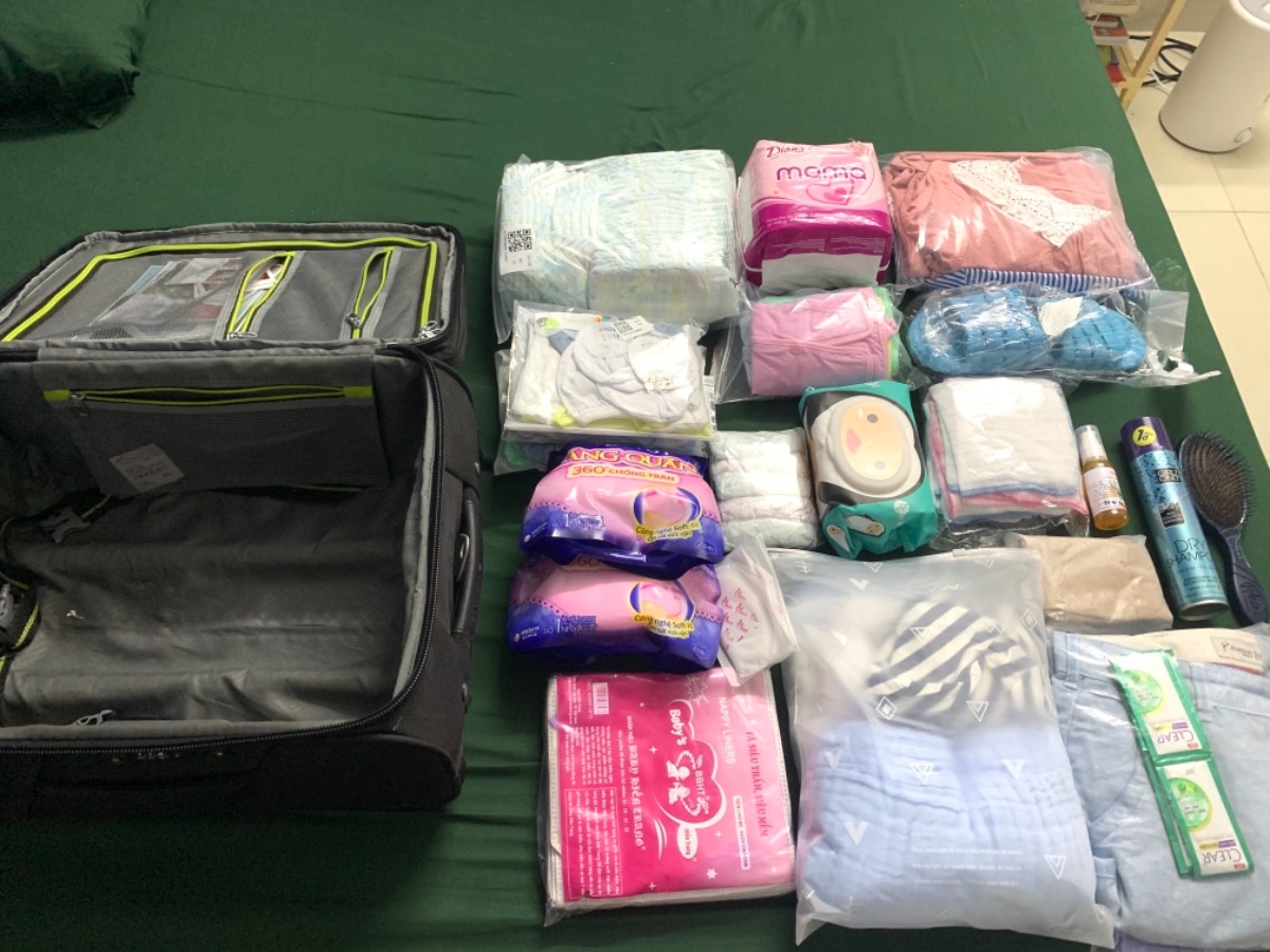 Còn thiếu gì k các mom. Mình thấy cũng hòm hòm thôi mà sao bà ngoại như soạn đồ đi Mỹ 😅