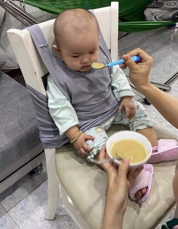 App Mamibabi và áo 3 lỗ của bố phát huy tác dụng cách tối đa, kaka 🤣
bé ăn theo công thức trên app ngon lành các mẹ nhé, yên tâm nấu ạ