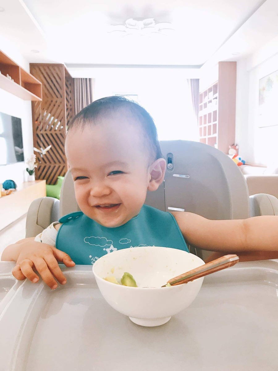 Chào các mẹ,

Bé Heo nhà mình ăn dặm kết hợp cả 3 phương pháp: Truyền thống, kiểu Nhật, tự chỉ huy. 

Vợ chồng mình trực tiếp làm ra app này và cũng cho con ăn theo các công thức đăng trên app, hy vọng là sẽ giúp ích cho các mẹ, giúp các mẹ tiết kiệm được nhiều thời gian để ăn dặm không phải là cuộc chiến, để các bé lớn nhanh, khỏe mạnh.

Các mẹ xem đầy đủ tại đây nhé: https://mamibabi.com.vn/an-dam

Thực đơn được lên mới liên tục theo tuần, rất đa dạng để các mẹ lựa chọn nấu cho bé.

Mọi chi tiết mình rất sẵn lòng tư vấn. Zalo: 0908 303 699
Cảm ơn các mẹ!

Thang Pham,
CEO Mamibabi.