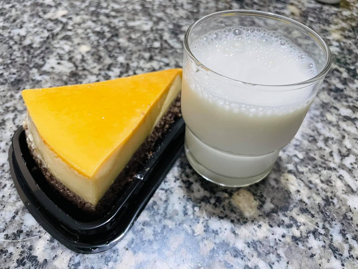 3 bữa chính và 3 bữa phụ 1 ngày của em.

Dạo này tình hình covid phức tạp quá rồi nên các chị bầu xinh đẹp mình nhớ hạn chế ra đường, nếu có đi đâu thì nhớ mang khẩu trang đầy đủ nhé.

Chúc các chị luôn có tinh thần thoải mái và vui vẻ và các chị nhớ thử đa dạng các loại đồ ăn nha để em bé có đủ chất 🌼