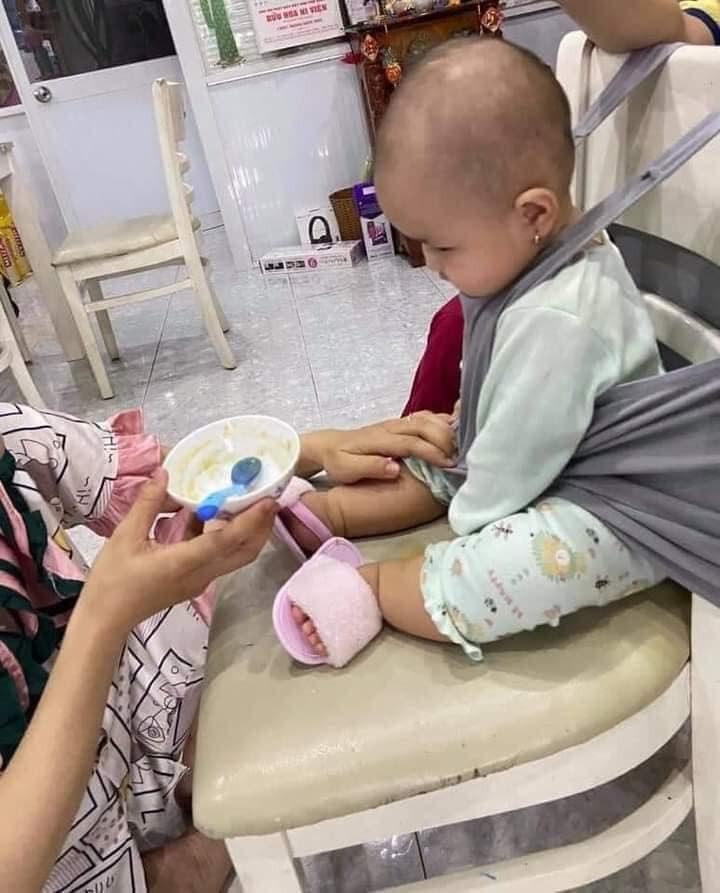 App Mamibabi và áo 3 lỗ của bố phát huy tác dụng cách tối đa, kaka 🤣
bé ăn theo công thức trên app ngon lành các mẹ nhé, yên tâm nấu ạ