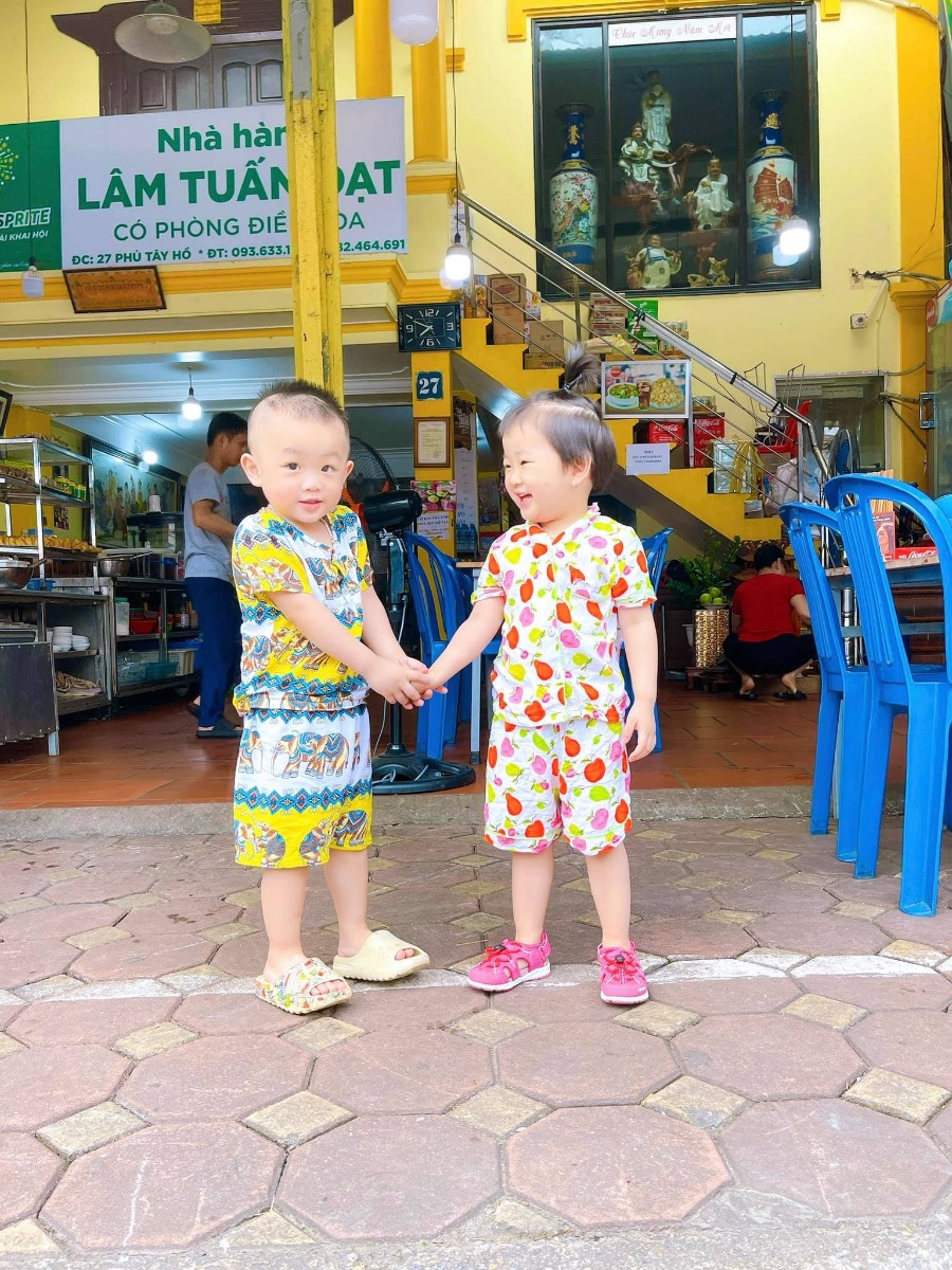 ❤Lúc mới đẻ có 2kg và 2,4kg mà giờ các em trộm vía hơn rồi, nên các mẹ đừng lo đẻ con bé, có đầu có đuôi nuôi lâu cũng lớn nè :)) ( Sóc Thỏ 30m)

❤️ 1 chặng đường đi qua để nuôi các con khôn lớn chưa bao giờ là dễ dàng cả, nhưng có Các con là điều tuyệt vời nhất ❤️❤️❤️