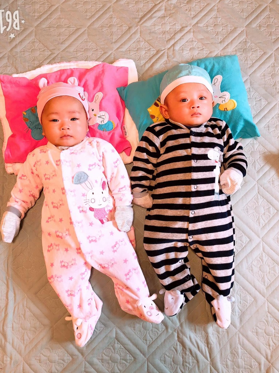❤Lúc mới đẻ có 2kg và 2,4kg mà giờ các em trộm vía hơn rồi, nên các mẹ đừng lo đẻ con bé, có đầu có đuôi nuôi lâu cũng lớn nè :)) ( Sóc Thỏ 30m)

❤️ 1 chặng đường đi qua để nuôi các con khôn lớn chưa bao giờ là dễ dàng cả, nhưng có Các con là điều tuyệt vời nhất ❤️❤️❤️