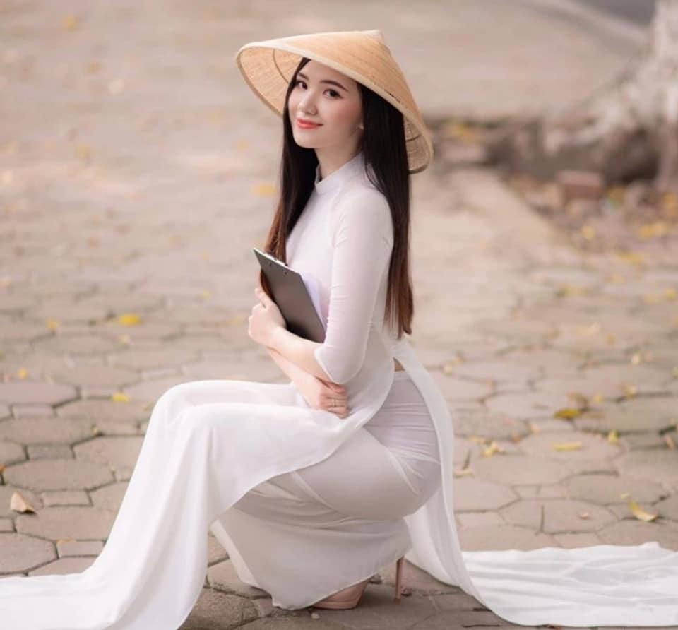 SỰ THAY ĐỔI ĐỘT NGỘT DO THAI KỲ CỦA CÔ GÁI KHIẾN CHÔNG KHÔNG THỂ NHẬN RA SAU MỘT THỜI GIAN ĐI CÔNG TÁC...

Vũ Hồng Anh (quận Hà Đông, Hà Nội) sinh con đầu lòng vào năm 2019. Lần mang thai đầu tiên cô tăng tất thảy 36 kg, ngoại hình phát tướng, thay đổi như một người khác hoàn toàn. Sau khi sinh xong 1 thời gian, Hồng Anh bắt tay vào giảm cân bằng cách ăn theo phương pháp Keto kết hợp tập luyện. Đáng ngưỡng mộ là sau khoảng thời gian ngắn, bà mẹ trẻ đã tống khứ toàn bộ mỡ thừa trên cơ thể, cân nặng về mưac 53 kg, thon gọn hơn cả thời son rỗi...

Thế nhưng, vừa đẹp chưa được bao lâu thì Hồng Anh lại mang thai lần thứ 2. Trong lần mang thai này, Hồng Anh tăng cân khủng hơn lần trước, tổng 40 kg. Khi lên bàn đẻ, cân nặng gần chạm mốc 94 kg...!

Cre: Afamily