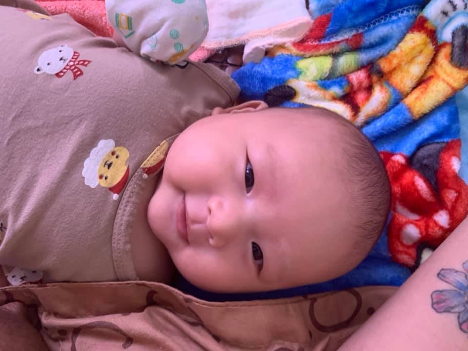Xin chào cô chú con tên là Tôm hôm nay con được 2m13d
Mẹ con vía cực mạnh cô nào muốn đẻ nhanh sinh thường thì xin vía mẹ con nha chưa tới 5p là ra rồi và cực dễ nuôi dễ ngủ vía cực mạnh 🥰