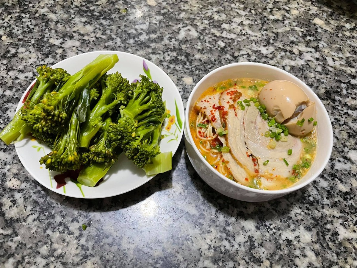 Sài Gòn giãn cách xã hội, menu đầy đủ dưỡng chất cho 1 ngày dài work from home của em 🙂

Hôm nay menu của mấy mom ăn gì nào ???

Mấy mom nhớ hạn chế đi ra đường và giữ gìn sức khoẻ nhé 🙂