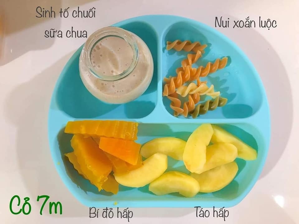 Thực đơn blw chi bé 7m đầy đủ đinh dưỡng cũng như tinh bột của bé Cỏ, mời mẹ tham khảo thêm ở đây nhé: https://mamibabi.com.vn/thuc-don-an-dam?type=5