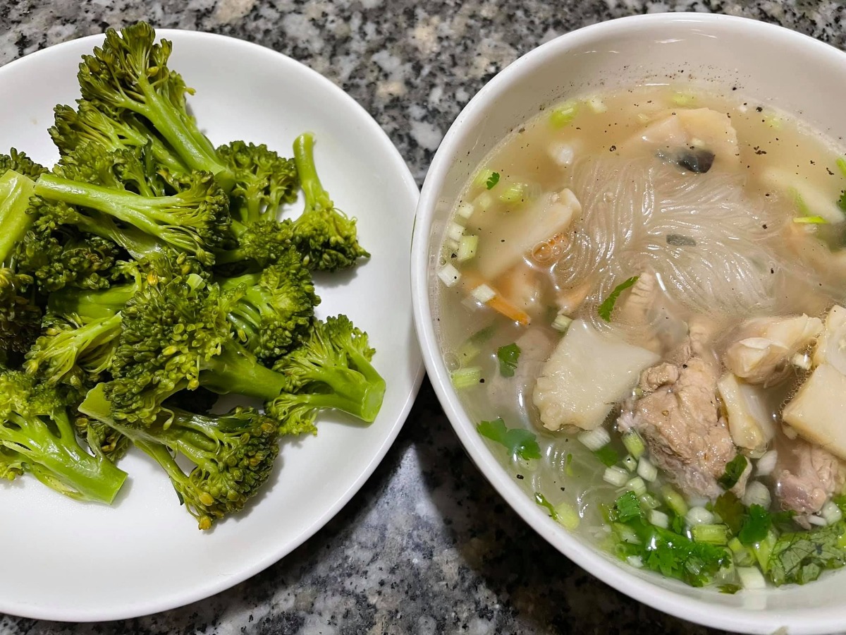 Sài Gòn giãn cách xã hội, menu đầy đủ dưỡng chất cho 1 ngày dài work from home của em 🙂

Hôm nay menu của mấy mom ăn gì nào ???

Mấy mom nhớ hạn chế đi ra đường và giữ gìn sức khoẻ nhé 🙂
