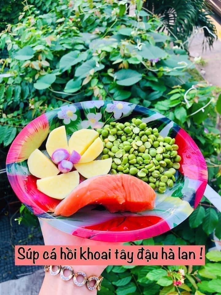 Gửi các mẹ một số công thức nấu cháo ngon bổ dưỡng cho con nhờ bổ sung thêm các hạt dinh dưỡng. 

Trên app còn nhiều công thức lắm, các mẹ xem tại đây: https://mamibabi.com.vn/thuc-don-an-dam?type=3

Các mẹ thay đổi cho bữa ăn của con thêm đa dạng phong phú nhé. 
HẠT HỮU CƠ ĂN DẶM CHO BÉ
🌰 Các loại hạt hữu cơ dùng để nấu cháo, soup, làm sữa hạt cho bé ăn dặm 🌰
👉 Mẹ nào có con đang trong độ tuổi ăn dặm mà bỏ qua các loại hạt này là một thiếu sót rất lớn đó.
💖 Mỗi loại hạt mang 1 sứ mệnh khác nhau, 1 công dụng khác nhau.
- Hạt diêm mạch ( hay còn gọi là hạt Quinoa ) - Markal
- Hạt kê vàng hữu cơ Markal
- Đậu Hà Lan hữu cơ Markal
- Đậu gà hữu cơ Markal
- Đậu lăng đỏ hữu cơ Markal
👉 Mẹ ngâm các loại hạt, đậu trước khi chế biến nhé :
- Đậu gà, đậu lăng đỏ, đậu Hà Lan cần ngâm 12 giờ trước khi chế biến
- Hạt kê vàng ngâm 8 giờ
- Hạt diêm mạch ( Quinoa ) ngâm 4 giờ
- hạt chia không cần ngâm trước.