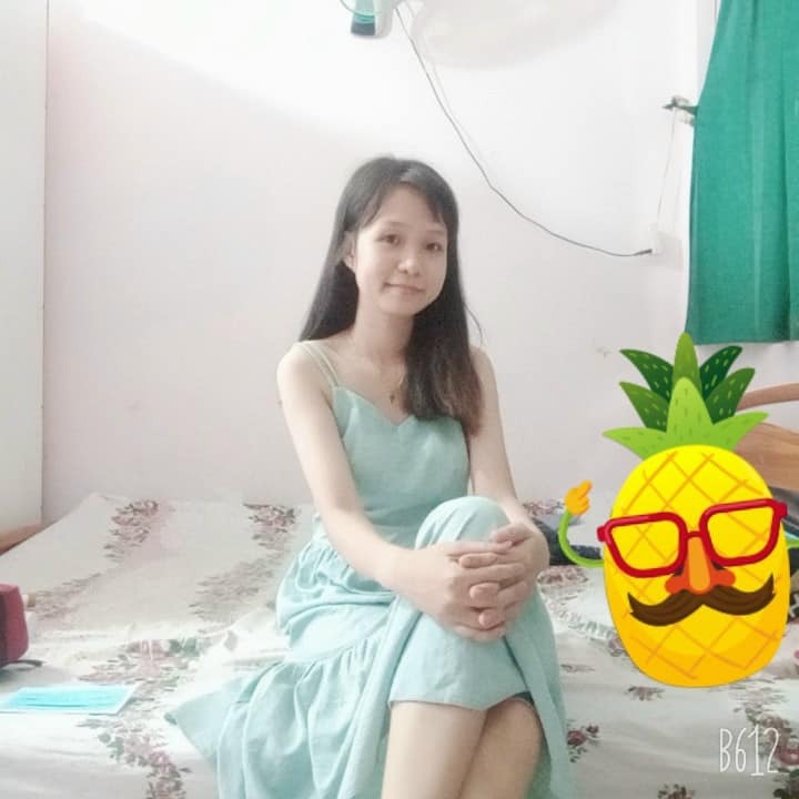 Xin chào mọi người 😊😊em là mẹ đơn thân, em có thai ngoài ý muốn..Bạn trai không chịu trách nhiệm nên em nuôi con 1 mình. Lúc đi sinh đi một mình mai mắn gặp được chị single mom chăm em vài hôm..còn lai mẹ con em lay lất đến khi con em được 4 tháng em đi làm.Nhờ trời thương nên em xin được việc hiện em đang dạy ở trung tâm .Em đang sống ở Bình Dương.Đến giờ con được 14 tháng cuộc sống gọi là tạm ổn.Tương lai dự định tự nuôi con một mình không phiền đến bố mẹ hãy người yêu cũ. Em cũng đang tìm ba cho con em( tìm ba cho con chứ không phải tìm chồng cho em).😊😊😊
Em tên là Huỳnh Thị Mỹ Duyên
Còn em tên Huỳnh Thiên Tâm